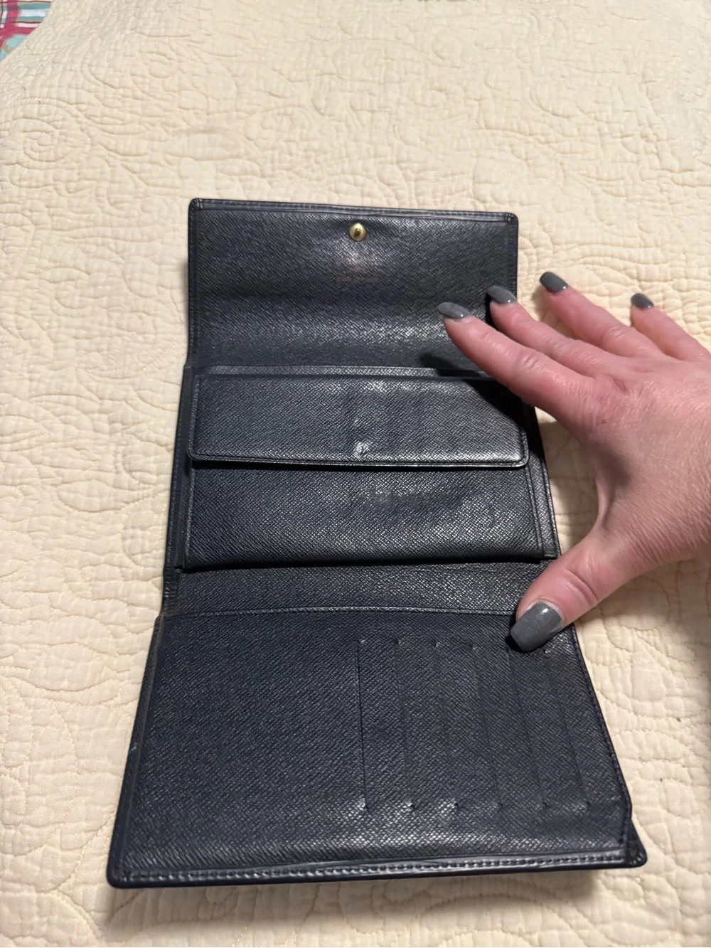 Burberry iconic Leather & Beige Check Wallet! Full inclusion with COA!!